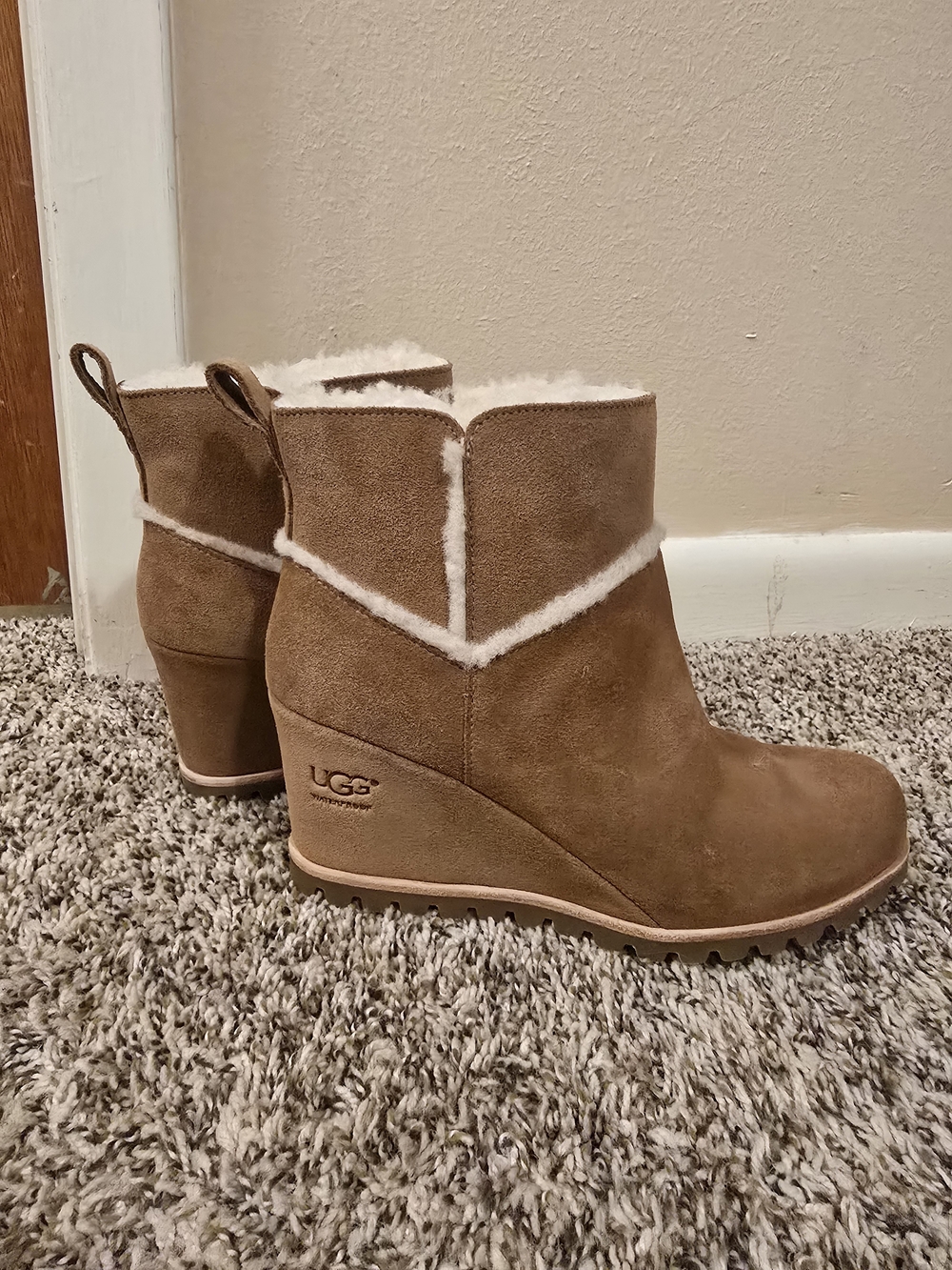 UGG Chestnut Suede Wedge Ankle Boots with Shearling Trim Sz 7